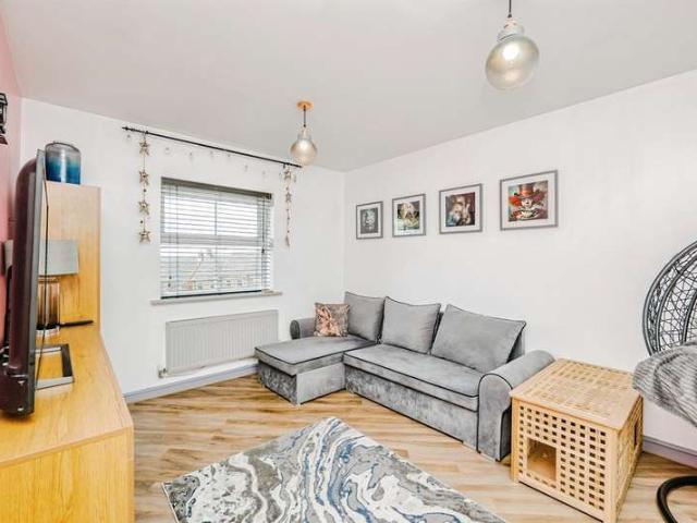Flat for sale in Bridgend, Wales