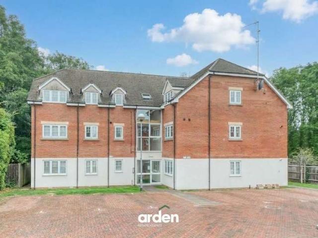 Flat for sale in Crabbs Cross, Redditch