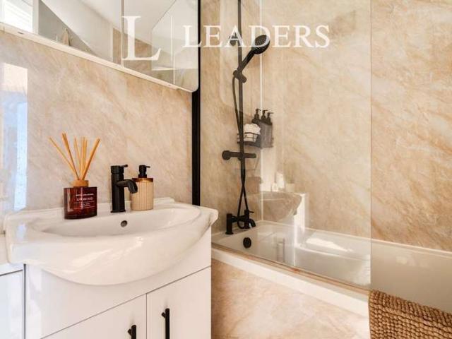 Flat for sale in Brook Street, Bourne Vale