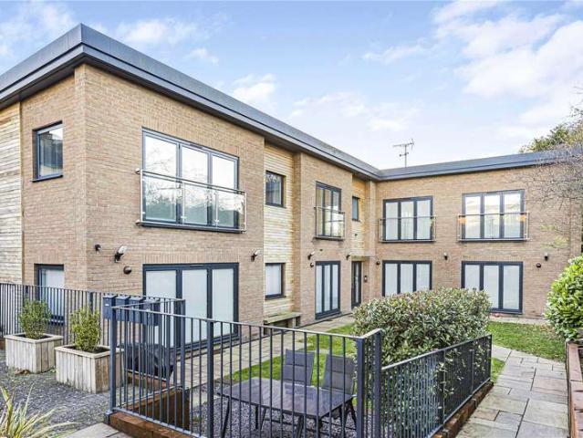 Flat for sale in Potters Bar, Cuffley
