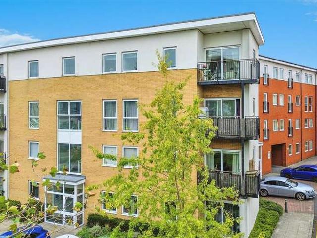 Flat for sale in Whitley, Reading