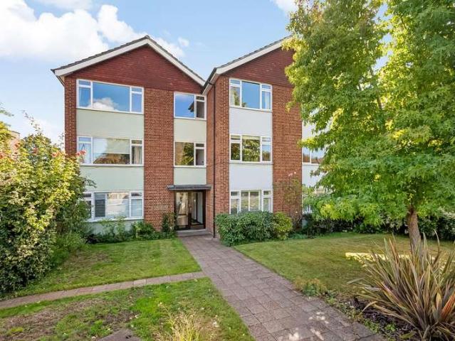 Flat for sale in Tulse Hill, Greater London