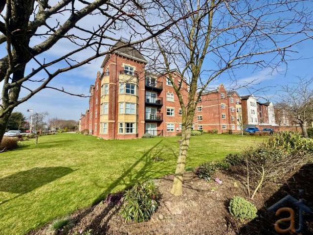 Flat for sale in Meols Cop, Southport