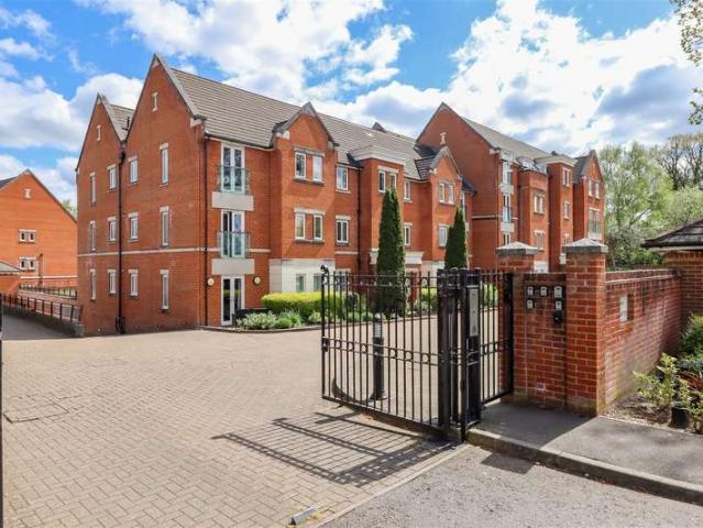 Flat for sale in North Horsham, Horsham