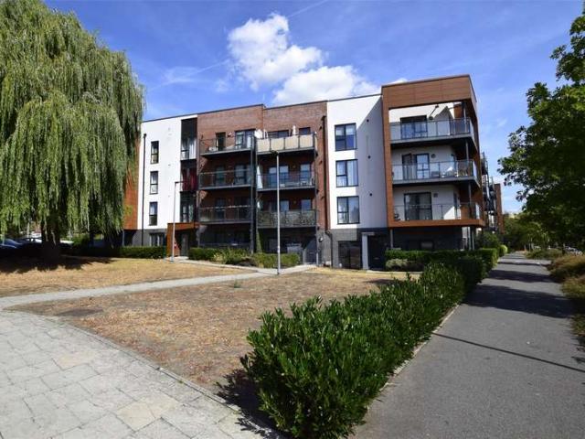 Flat for sale in Harold Wood, Greater London