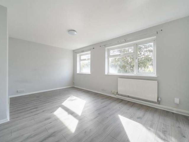 Flat for sale in Wallington, Greater London