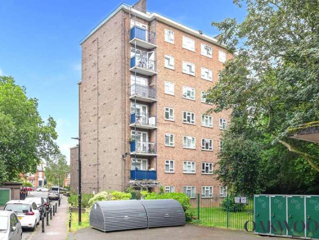 Flat for sale in Stoke Newington, Greater London