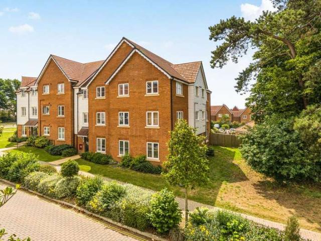 Flat for sale in Barnham and Eastergate, Clapham
