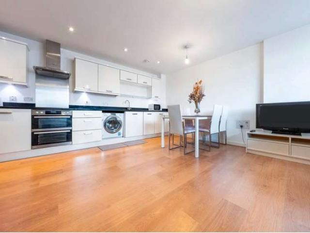 Flat for sale in Brondesbury, Greater London