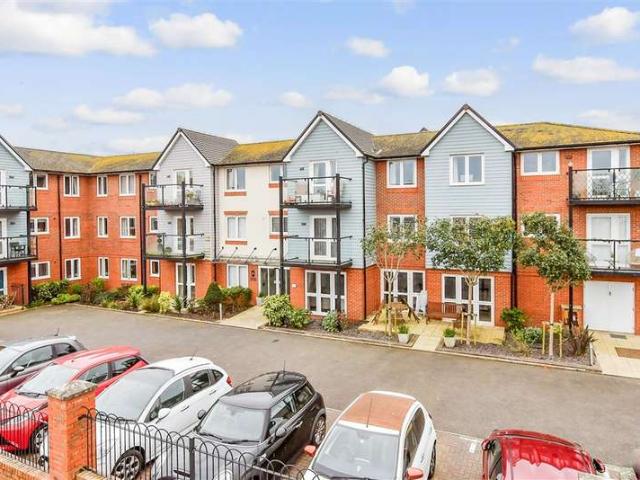 Flat for sale in Peacehaven, Iford