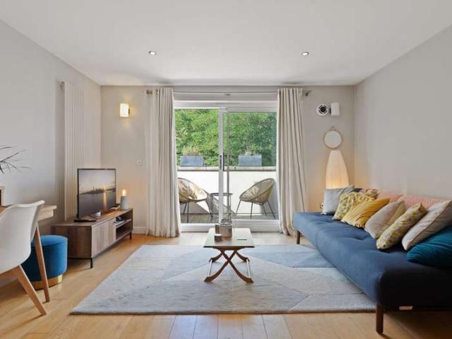 Flat for sale in Finsbury Park, Greater London