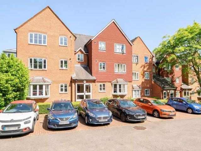 Flat for sale in Batchworth