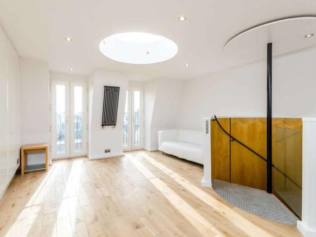 Flat for sale in Fulham, West Kensington