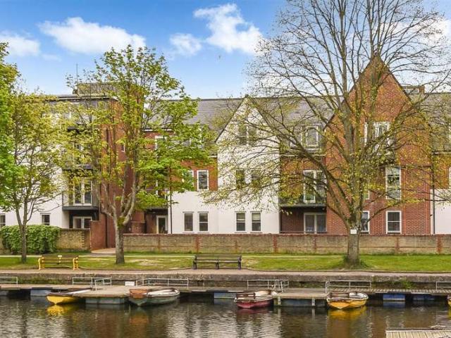 Flat for sale in Chichester, Littlecote