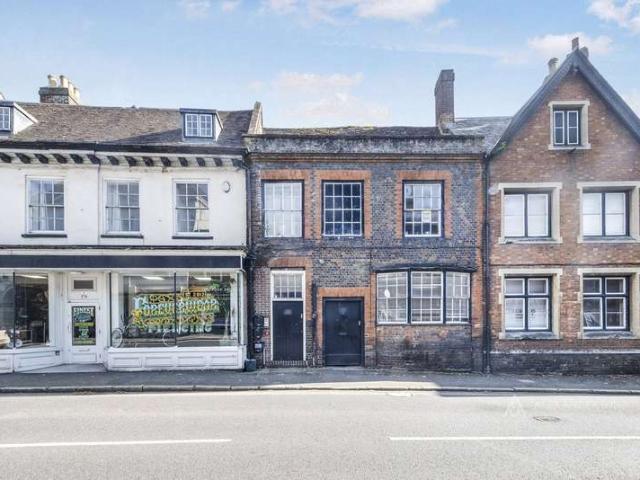 Flat for sale in Buckingham, Buckinghamshire