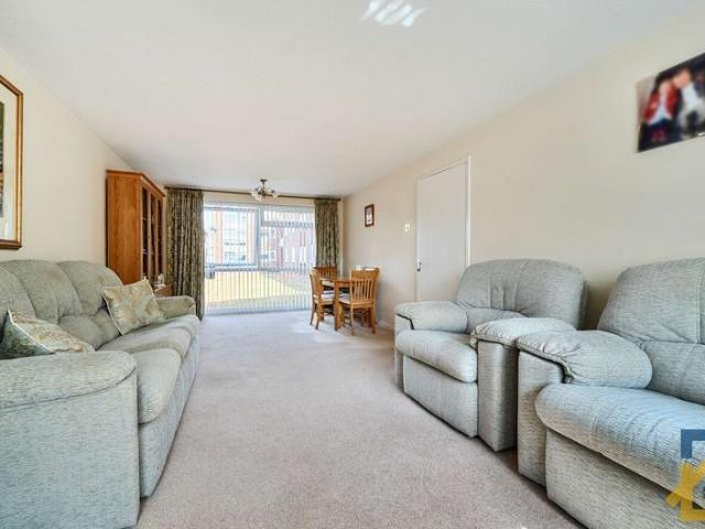 Flat for sale in Upminster, Greater London