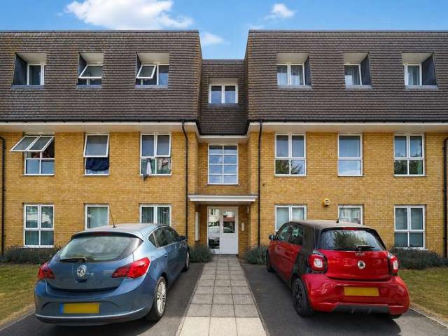 Flat for sale in London Borough of Croydon, Thornton Heath