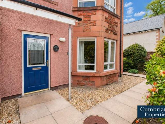 Flat for sale in Fell Lane