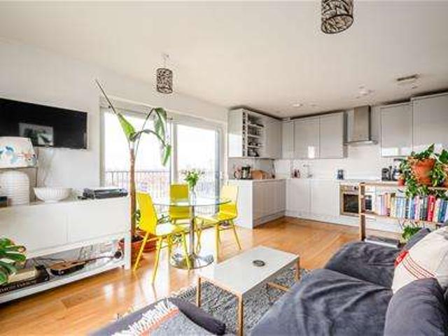 Flat for sale in South Hackney, Greater London