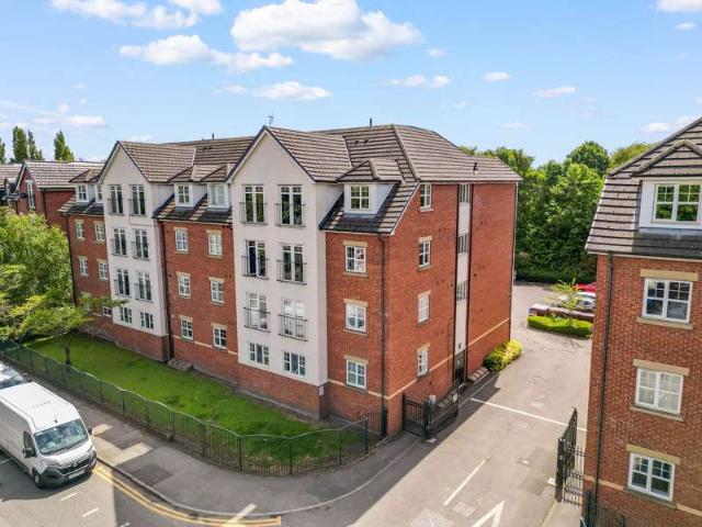 Flat for sale in Wilderspool, Warrington