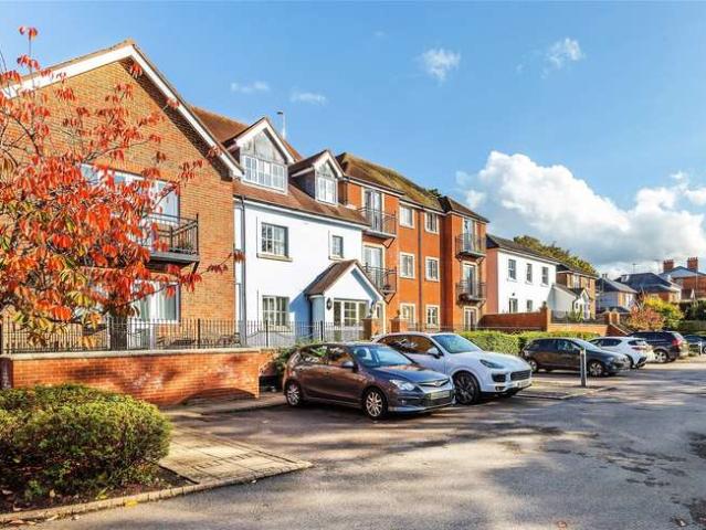 Flat for sale in Tower Hill, Mole Valley