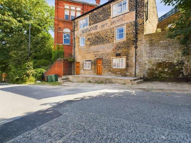 Flat for sale in Armley, West Yorkshire