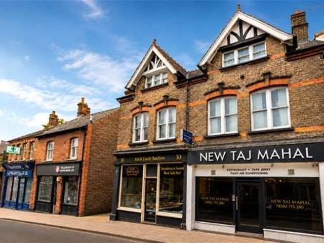 Flat for rent in Hatching Green, Five Acres