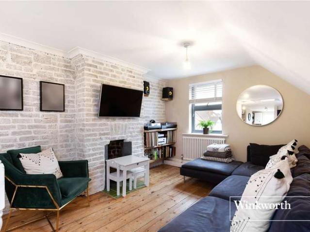 Flat for sale in North Finchley, Greater London