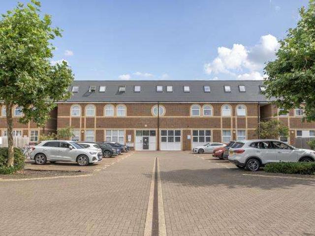 Flat for sale in Quarrendon, Aylesbury
