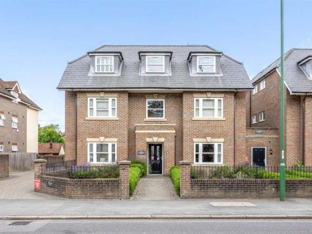 Flat for sale in Perryfields, West Sussex