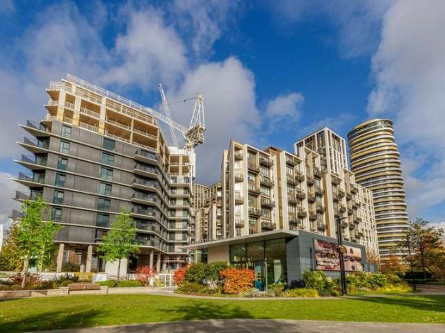 Flat for sale in Shepherd's Bush, Greater London
