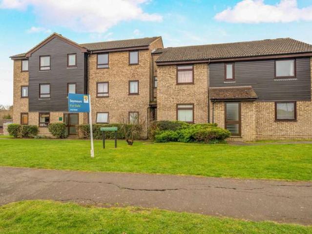 Flat for sale in Westborough, Surrey