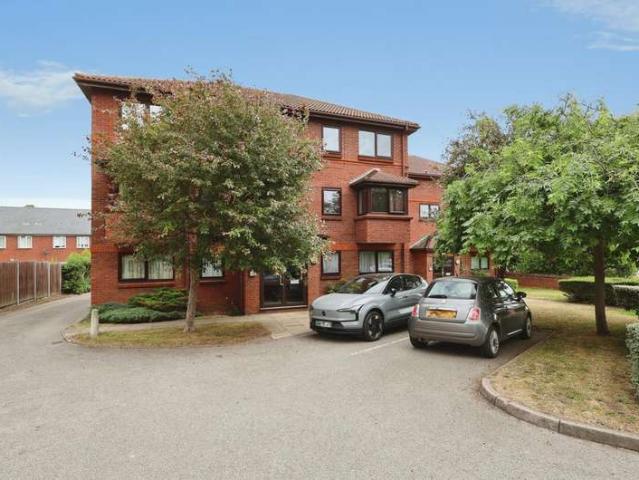 Flat for sale in King's Walden, Hertfordshire