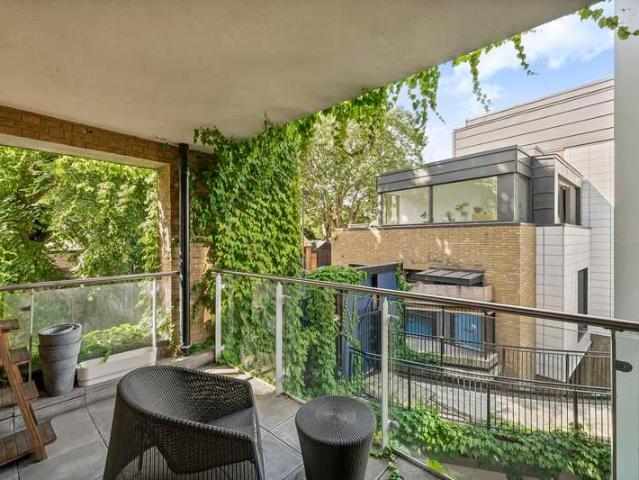 Flat for sale in Highbury, Greater London
