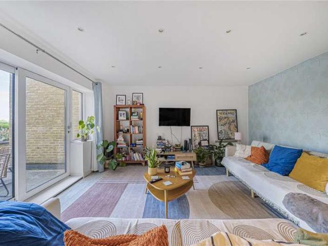 Flat for sale in Rotherhithe, Greater London
