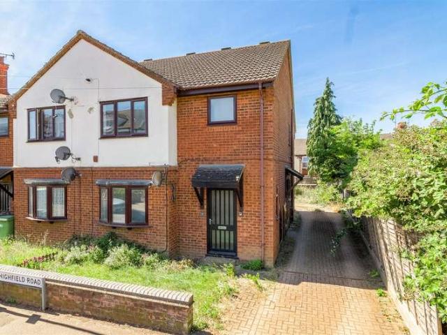 Flat for sale in Burrow's Bush, Wellingborough