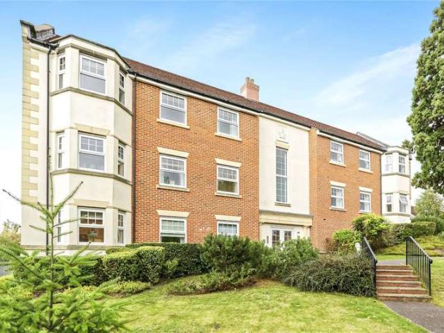 Flat for sale in Elvetham Heath, Hart