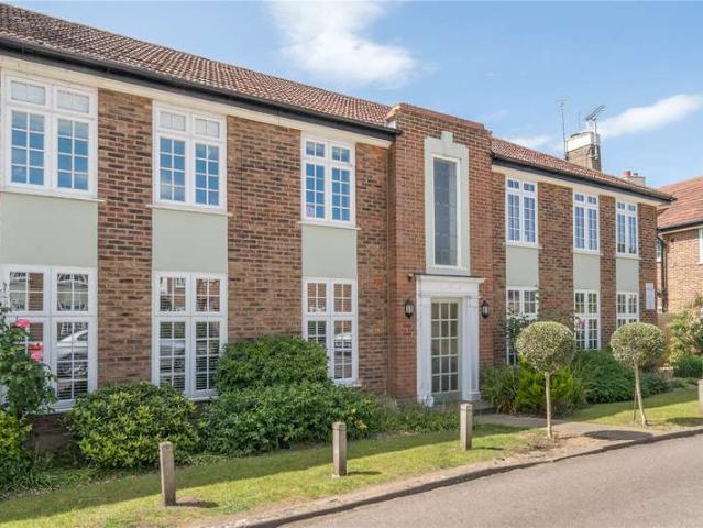 Flat for sale in Blackhills, Surrey