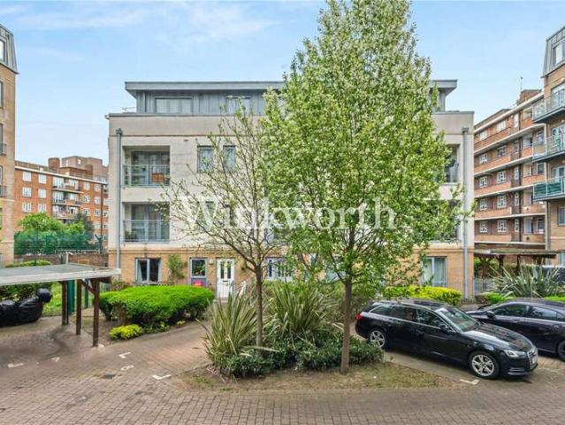 Flat for sale in Stoke Newington, Greater London