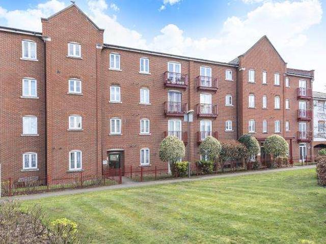 Flat for sale in Walton, Aylesbury