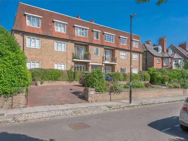 Flat for sale in Muswell Hill, Greater London