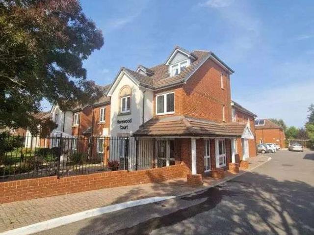 Flat for sale in Chelsham, Tandridge