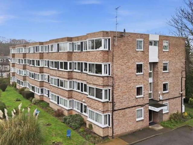 Flat for sale in Wanstead, Greater London