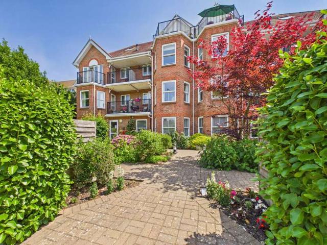 Flat for sale in West Worthing, Worthing