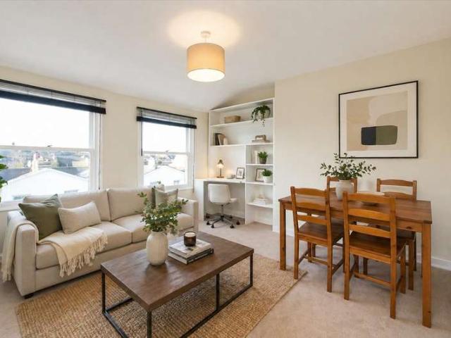 Flat for sale in Shepherd's Bush, Greater London