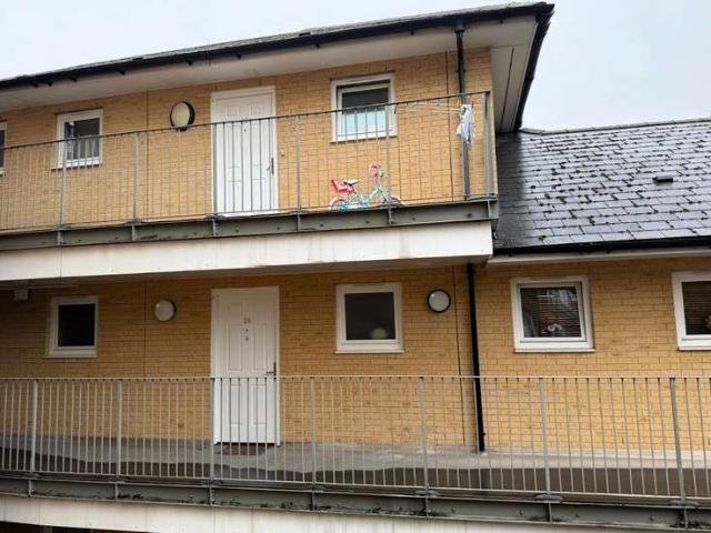 Flat for sale in London Borough of Hounslow, Greater London