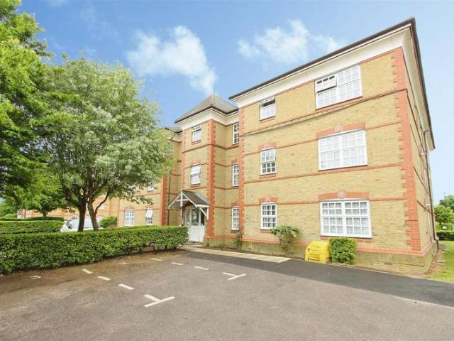 Flat for sale in Oakwood, Greater London