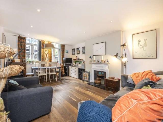 Flat for sale in St. George in the East, Whitechapel