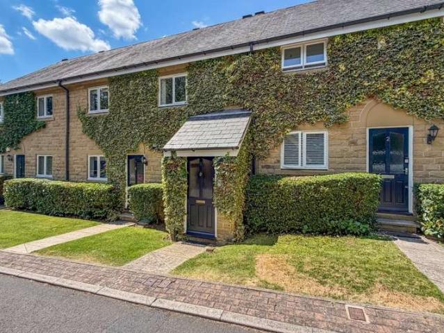 Flat for sale in Oakwood, West Yorkshire