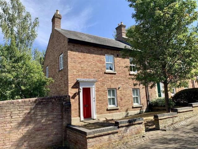 Flat for sale in Ashlyns Estate, Pouchen End